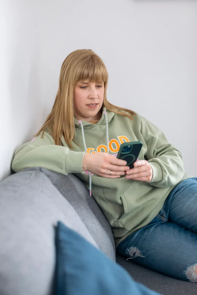 Alina Hermann arbeitet digital und smart Texte für Website, Landingpage und Mailsequenz