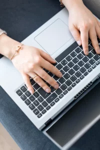 Texte schreiben lassen von freiberuflicher Texterin Alina Hermann