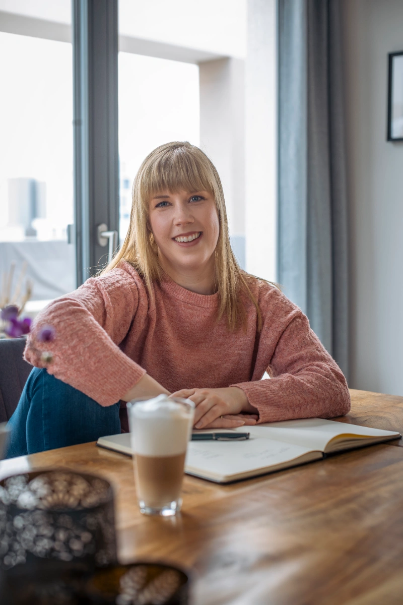 Texterin schreibt analysiert Positionierung und Zielgruppen für Gesundheitsexperten